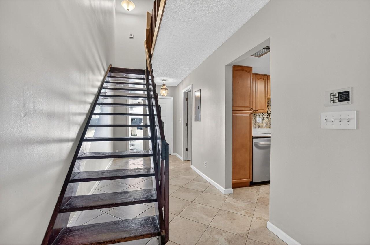 243 Nw 45th Ave Unit 243 - Photo 3 of 32