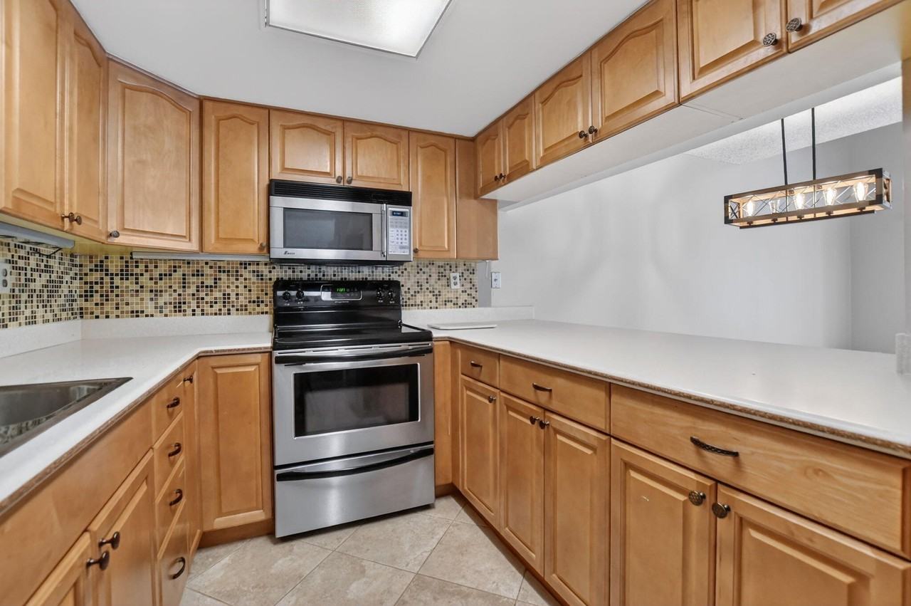 243 Nw 45th Ave Unit 243 - Photo 7 of 32