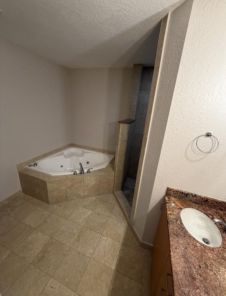 1620 Presidential Way Apt 210 - Photo 4 of 11