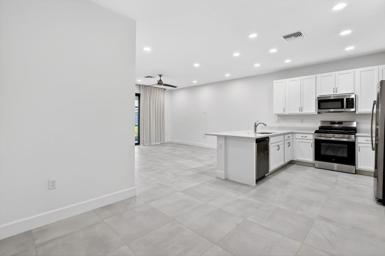 13470 Sw Brightside Way - Photo 5 of 26