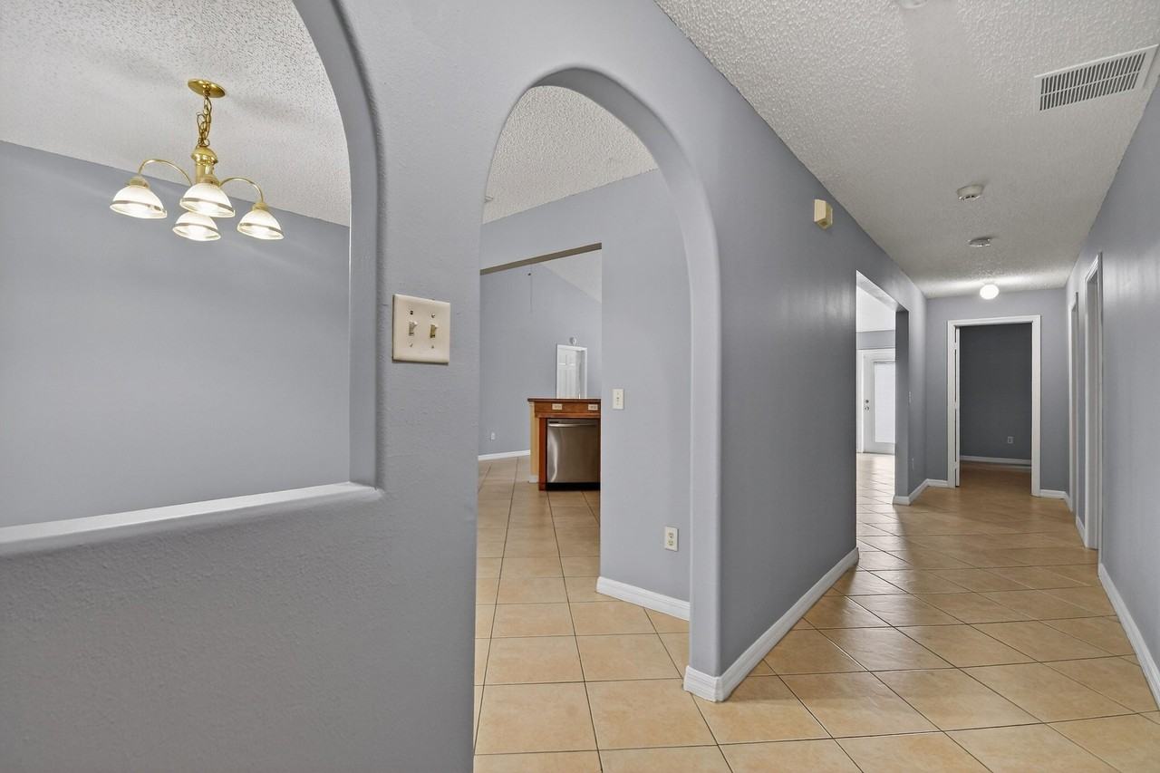 4066 Sw Canrady St - Photo 3 of 24