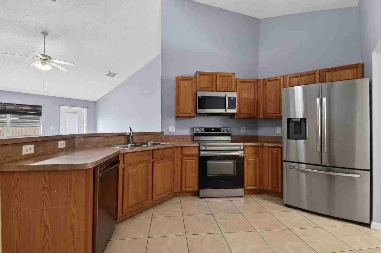 4066 Sw Canrady St - Photo 7 of 24