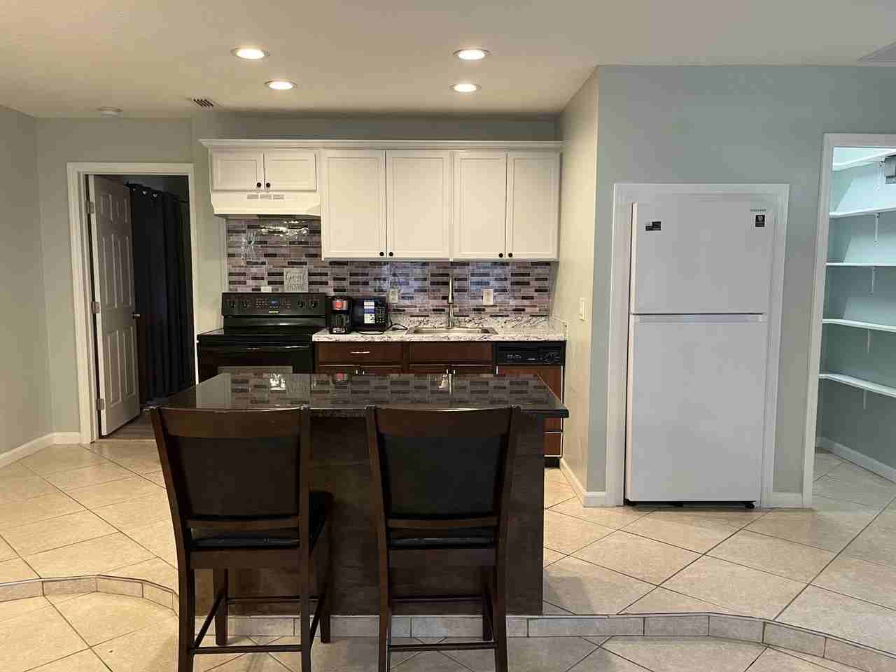 491 Sw Curtis St - Photo 2 of 8