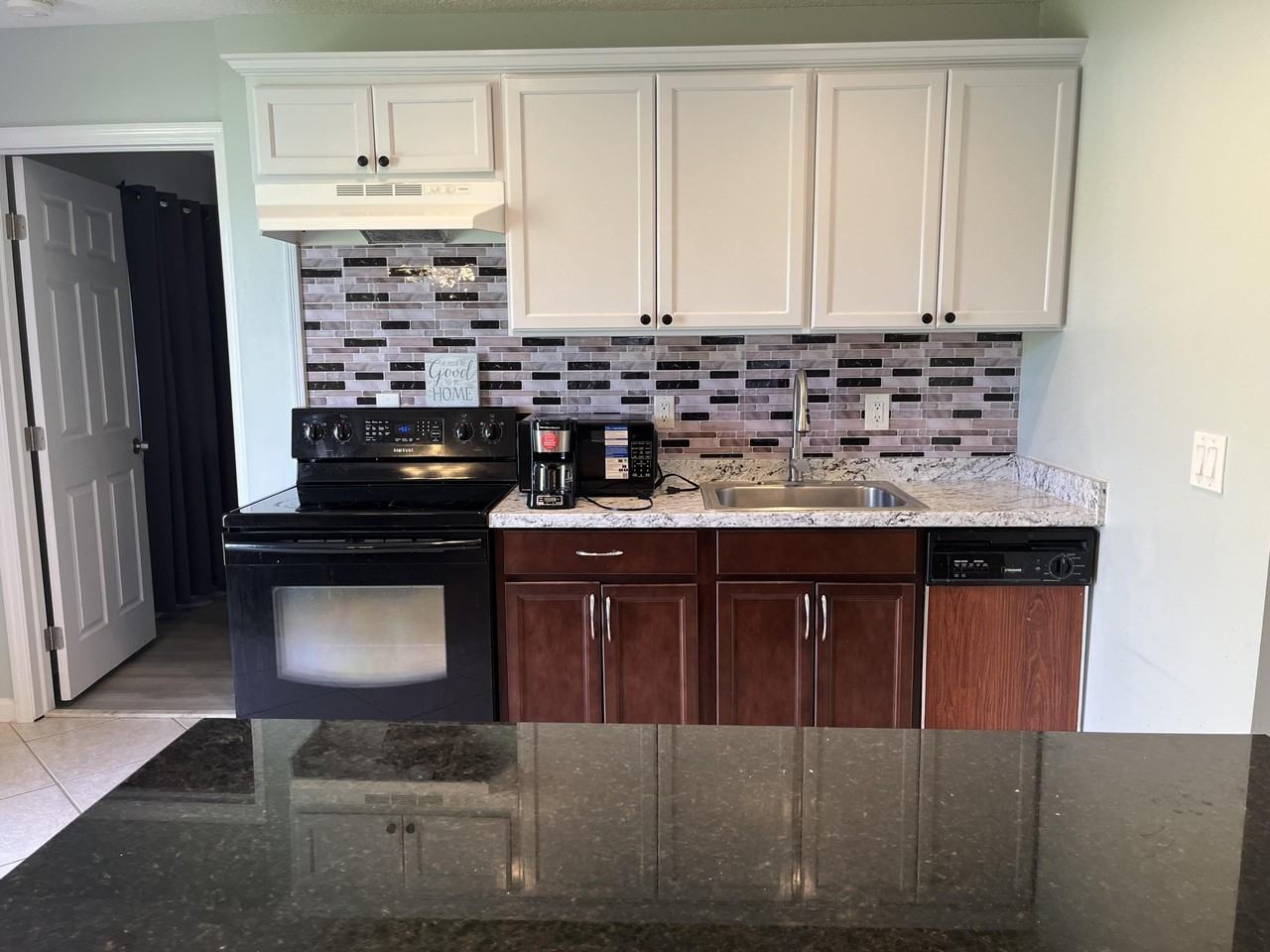 491 Sw Curtis St - Photo 3 of 8