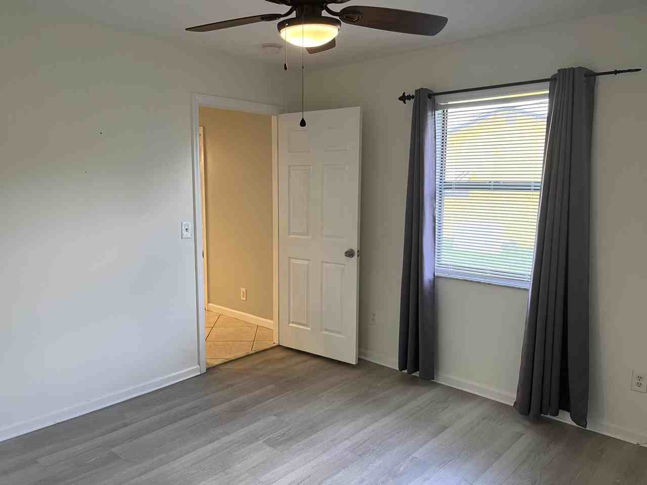 491 Sw Curtis St - Photo 4 of 8