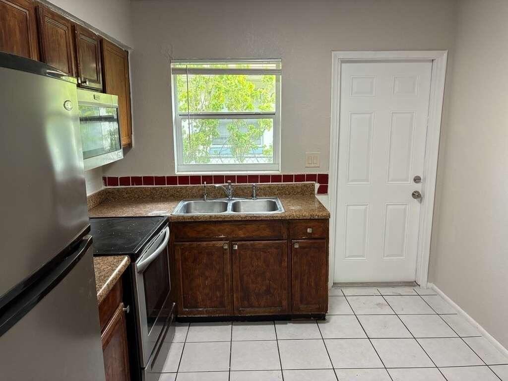 1329 Nw 8th Ave Unit A - Photo 6 of 18