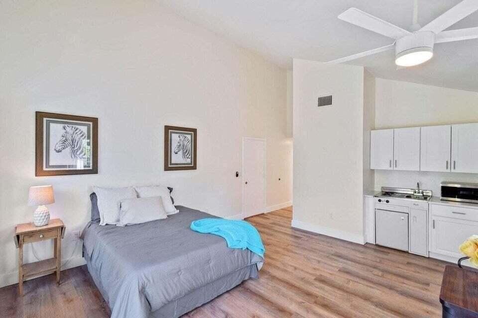 11863 Wimbledon Cir #508 - Photo 4 of 12