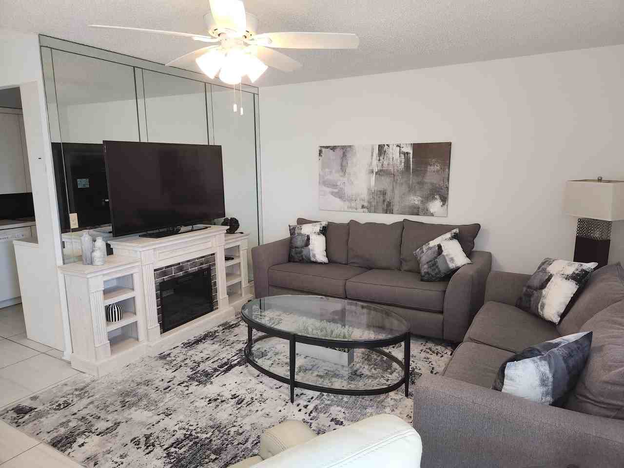 3059 Ainslie A Unit D - Photo 2 of 35