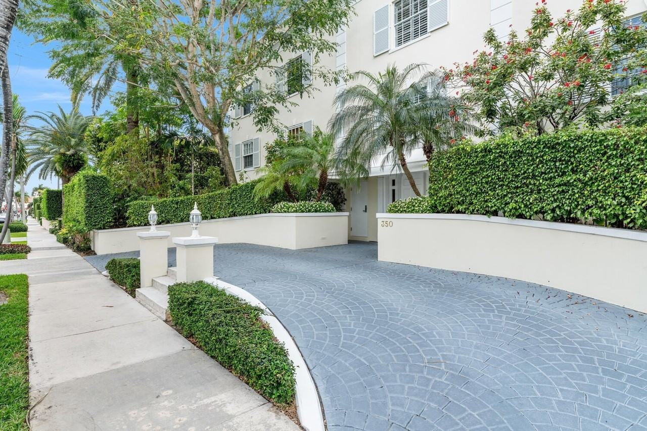 350 Cocoanut Row Apt 3a - Photo 2 of 38