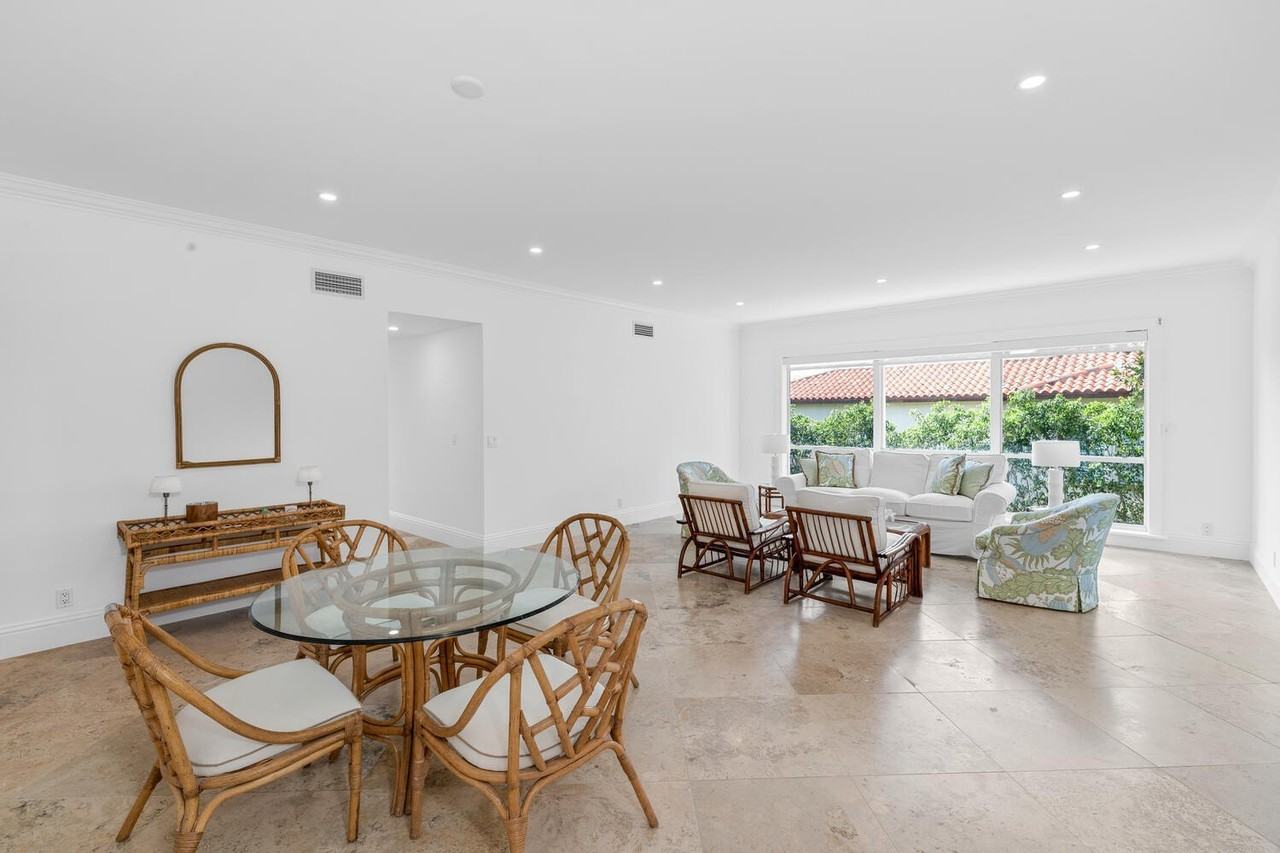 350 Cocoanut Row Apt 3a - Photo 3 of 38