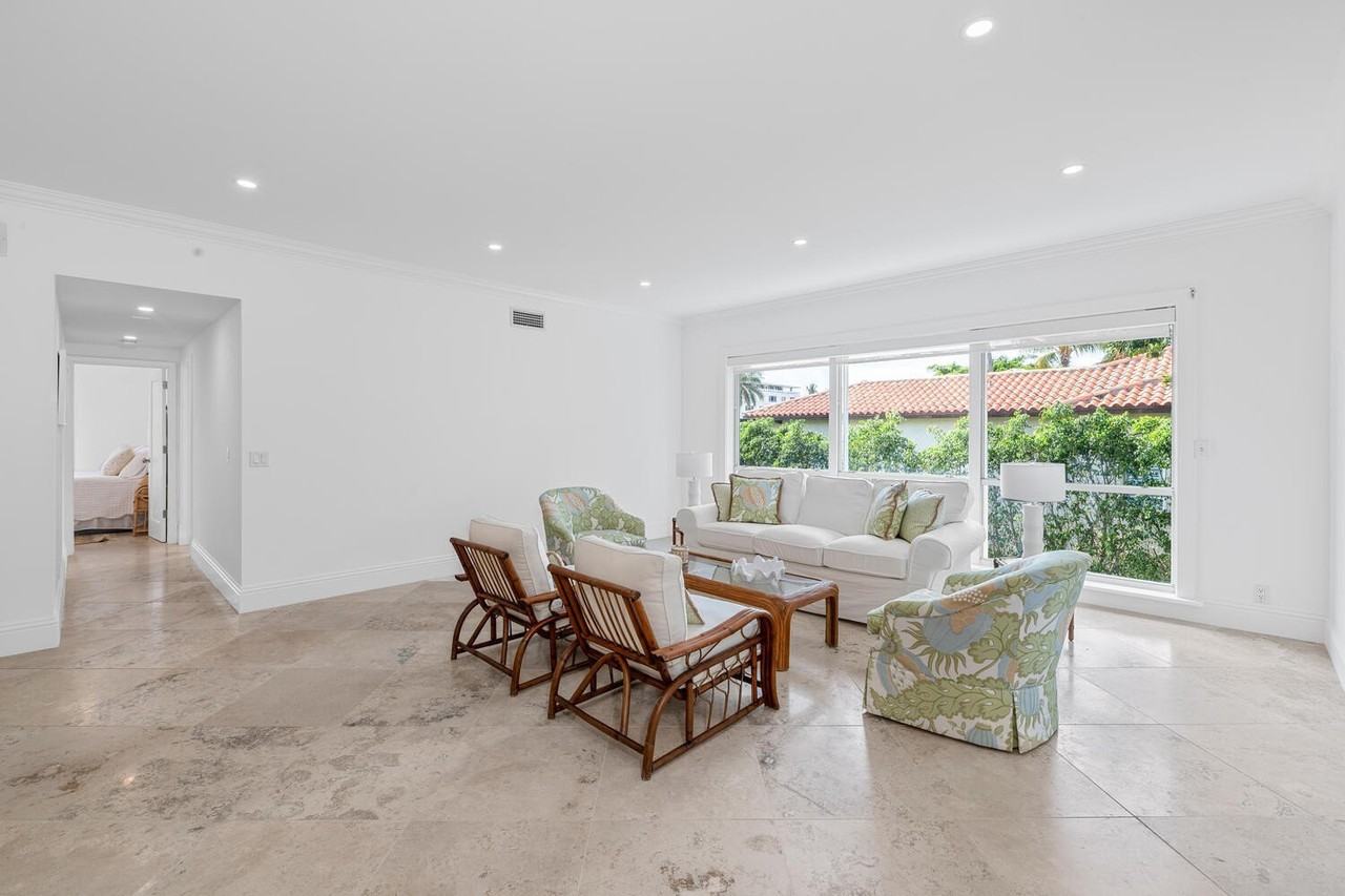 350 Cocoanut Row Apt 3a - Photo 4 of 38