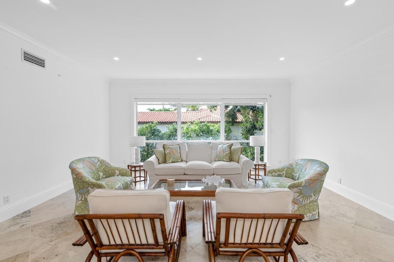 350 Cocoanut Row Apt 3a - Photo 5 of 38