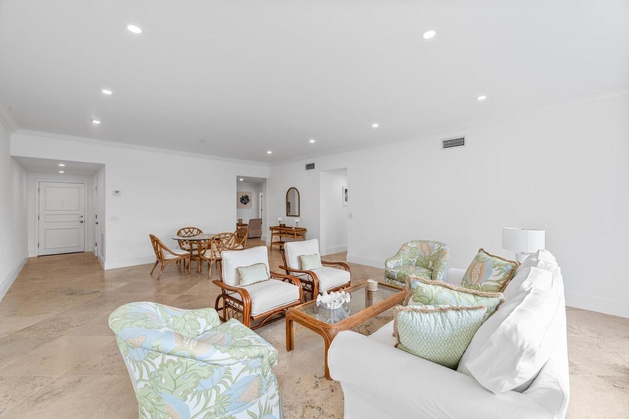 350 Cocoanut Row Apt 3a - Photo 6 of 38