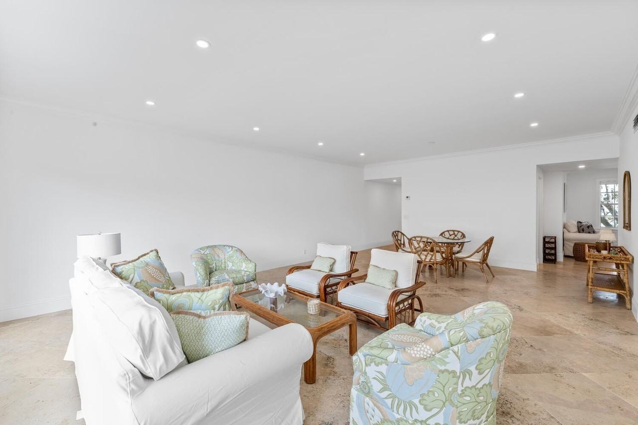 350 Cocoanut Row Apt 3a - Photo 7 of 38