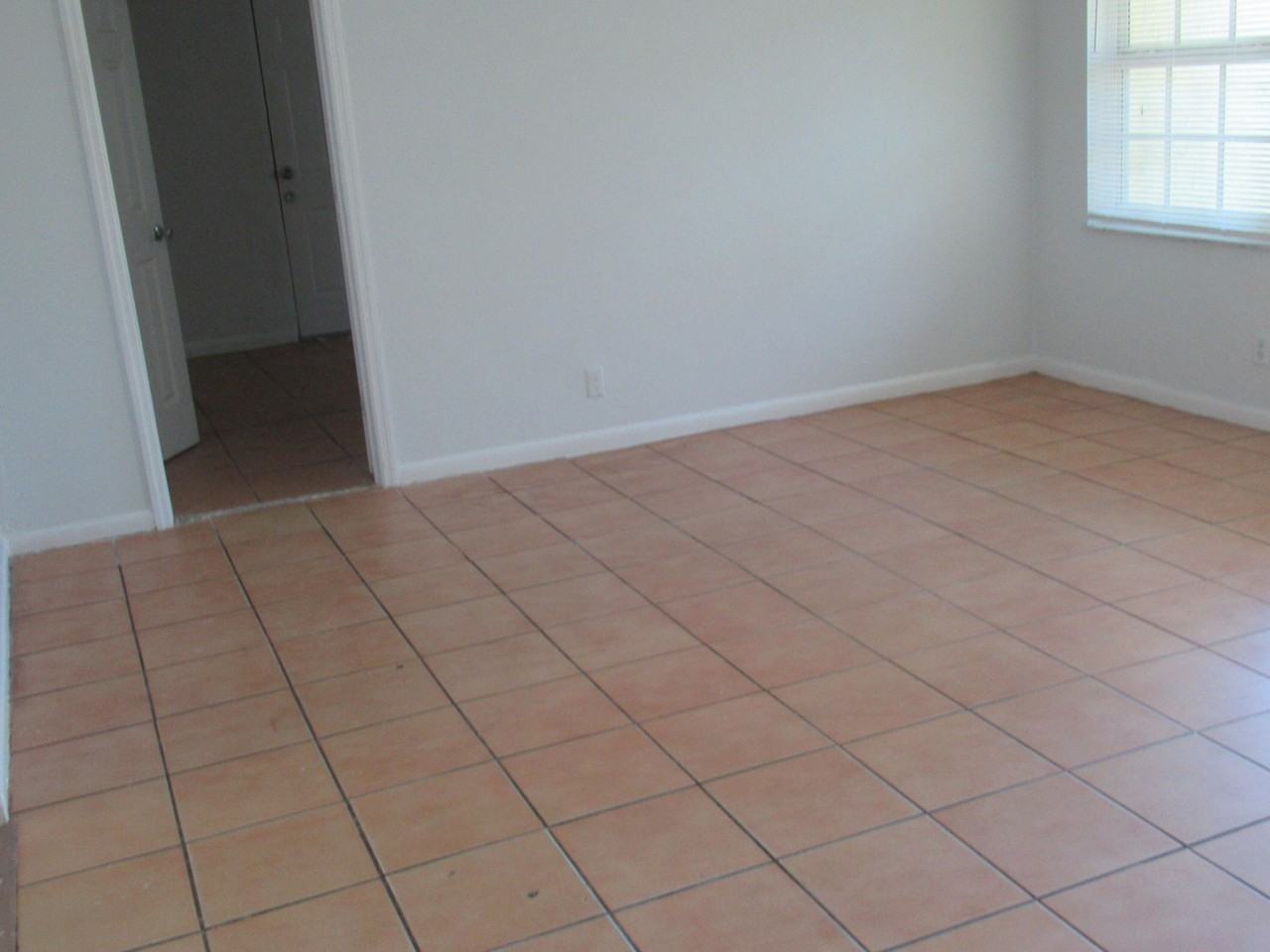 1221 Sw 11th Ave Apt B - Photo 3 of 10