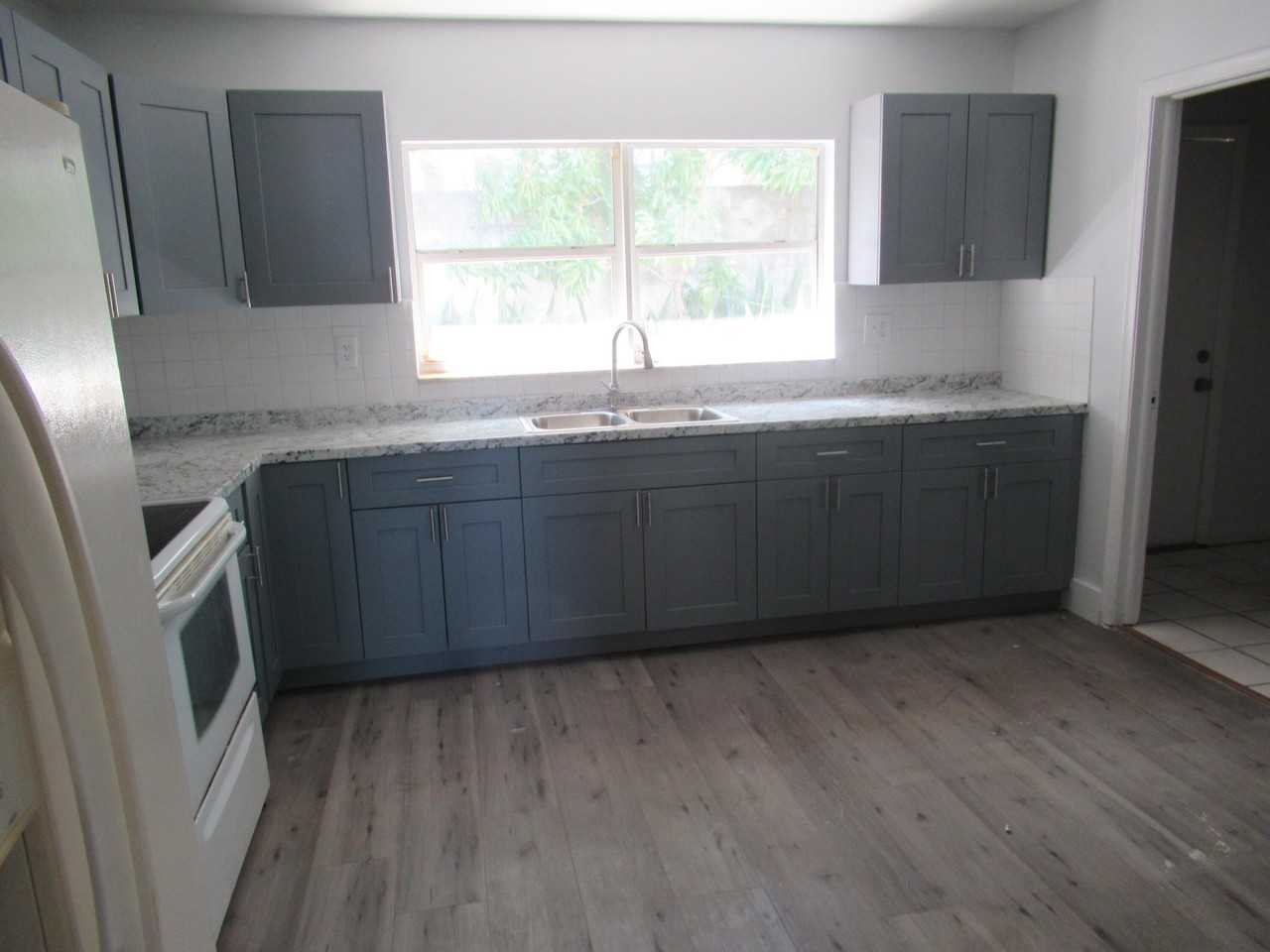 1221 Sw 11th Ave Apt B - Photo 6 of 10