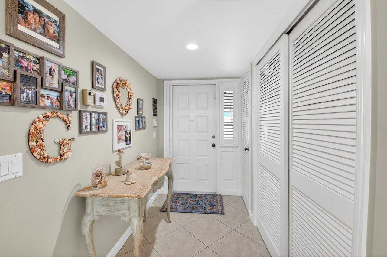 75 Venetian Dr Apt 2a - Photo 4 of 42