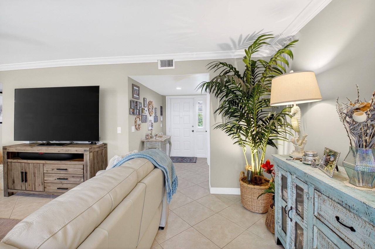 75 Venetian Dr Apt 2a - Photo 5 of 42