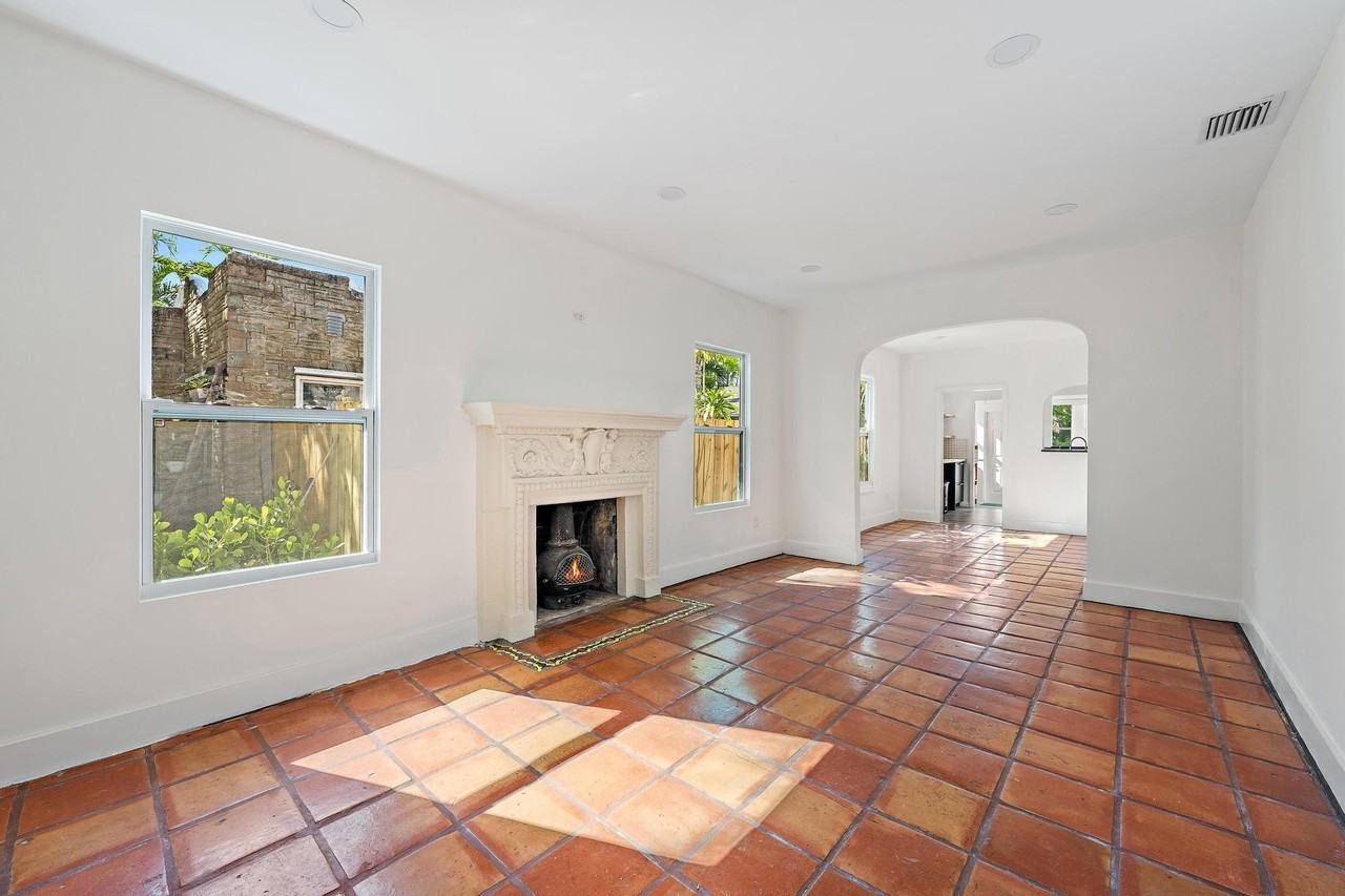 429 48th St - Photo 4 of 29