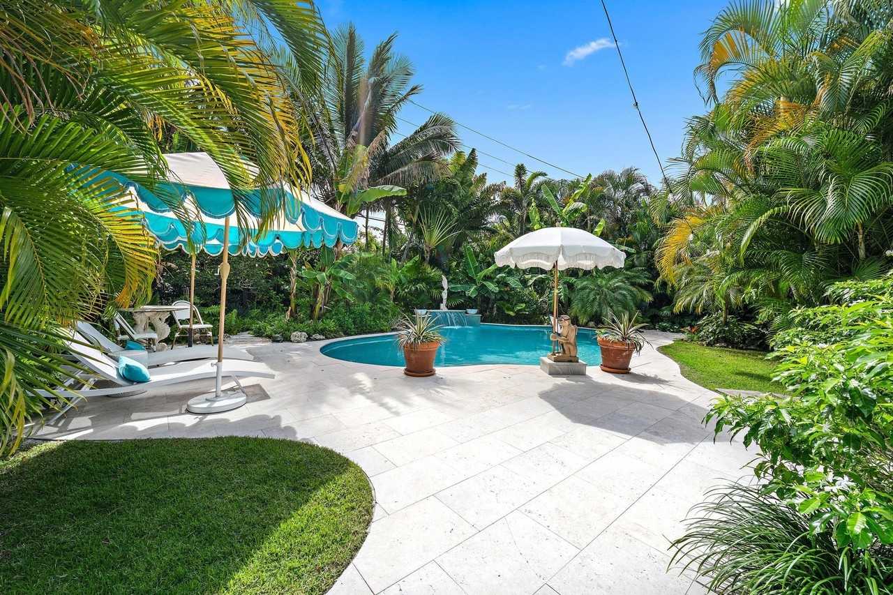 7704 Martin Ave - Photo 3 of 36