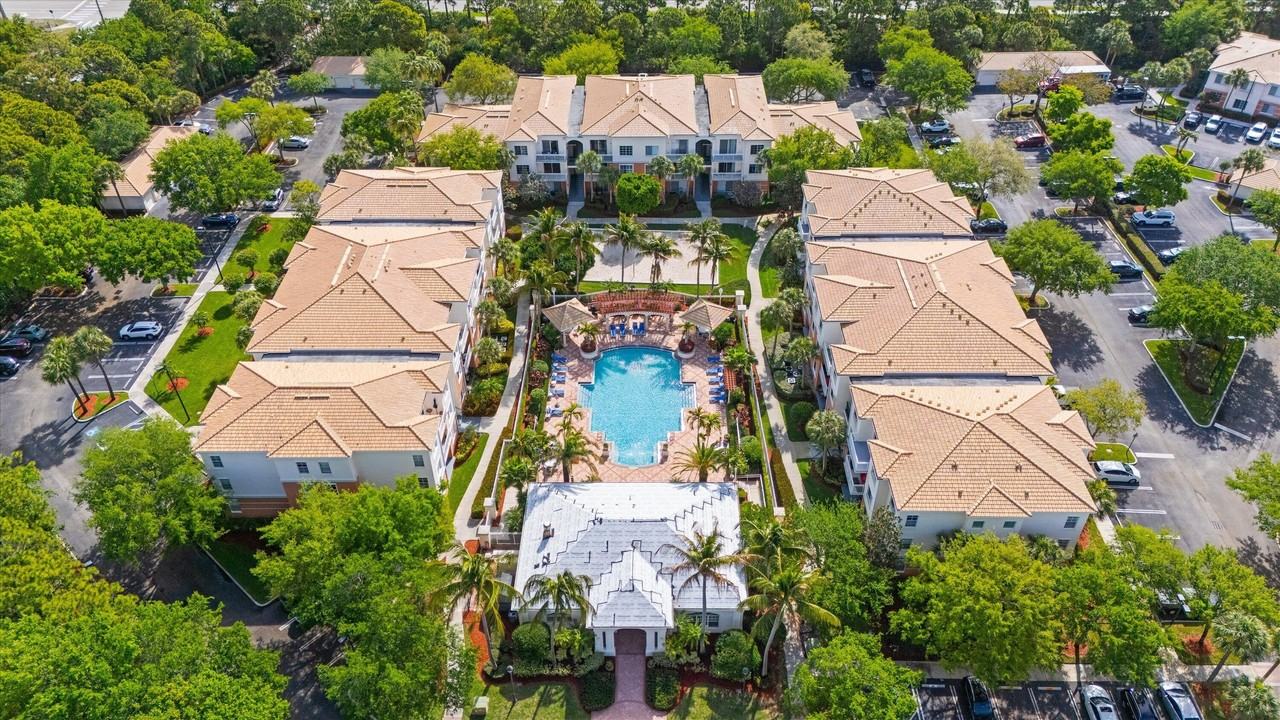 10203 Myrtlewood Cir W - Photo 2 of 35