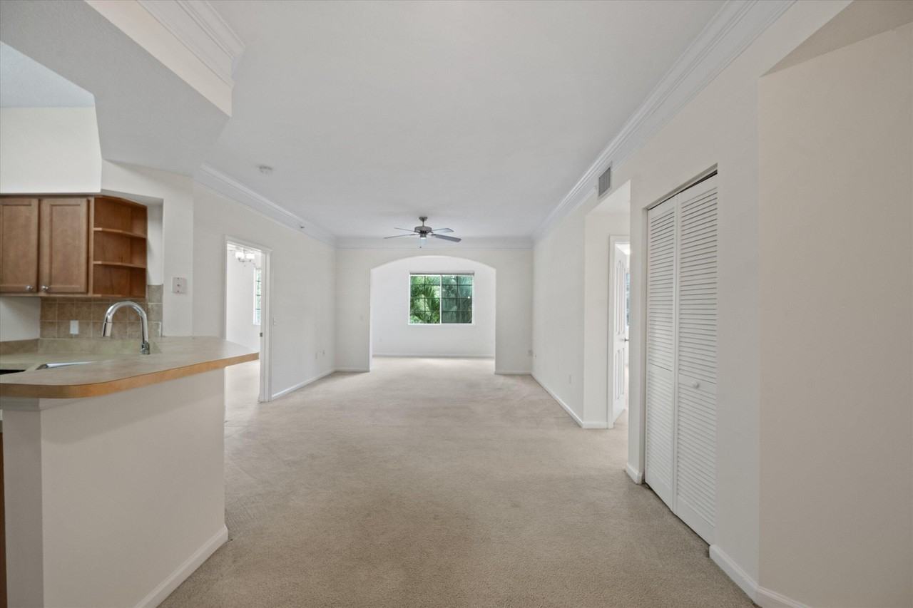 10203 Myrtlewood Cir W - Photo 6 of 35