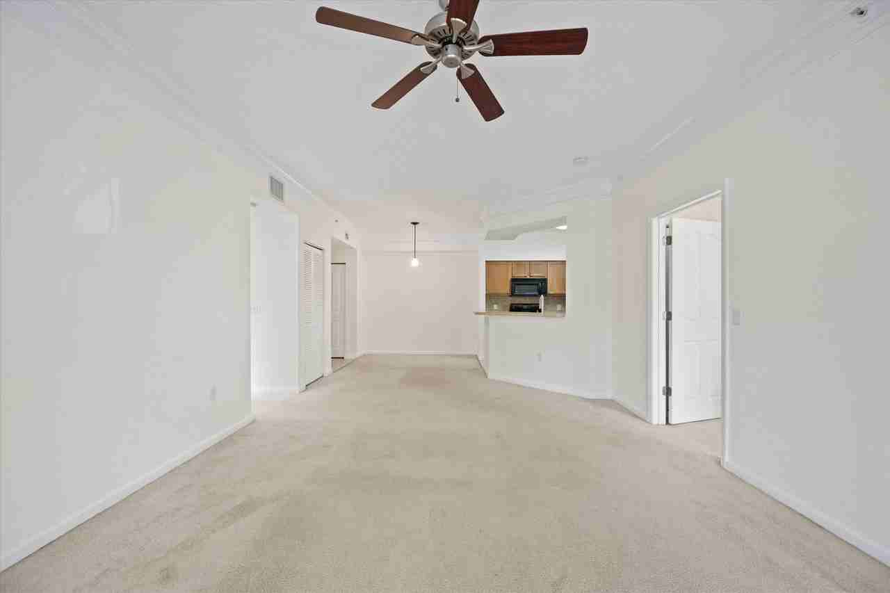 10203 Myrtlewood Cir W - Photo 7 of 35