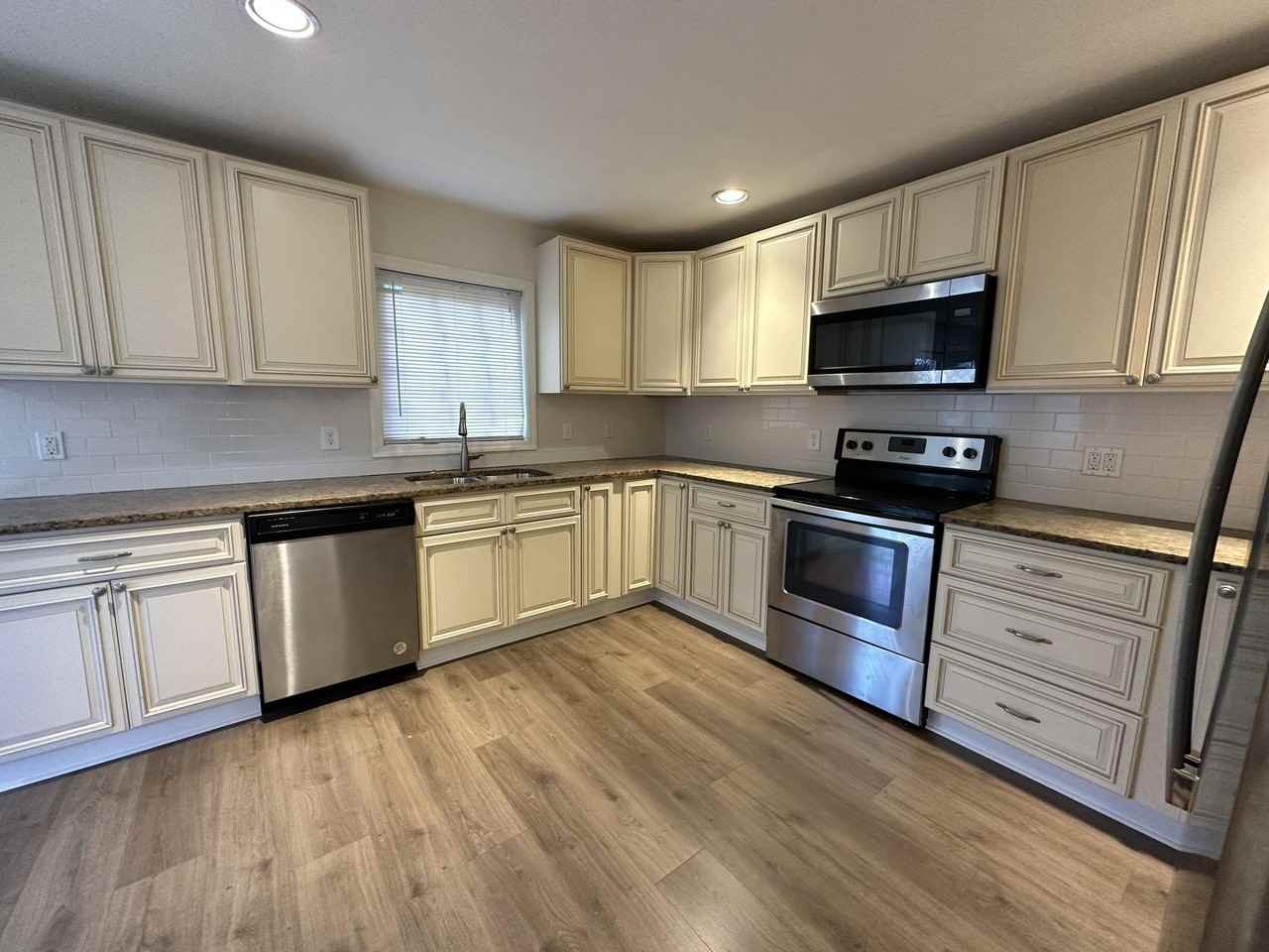 340 Walton Blvd - Photo 3 of 12