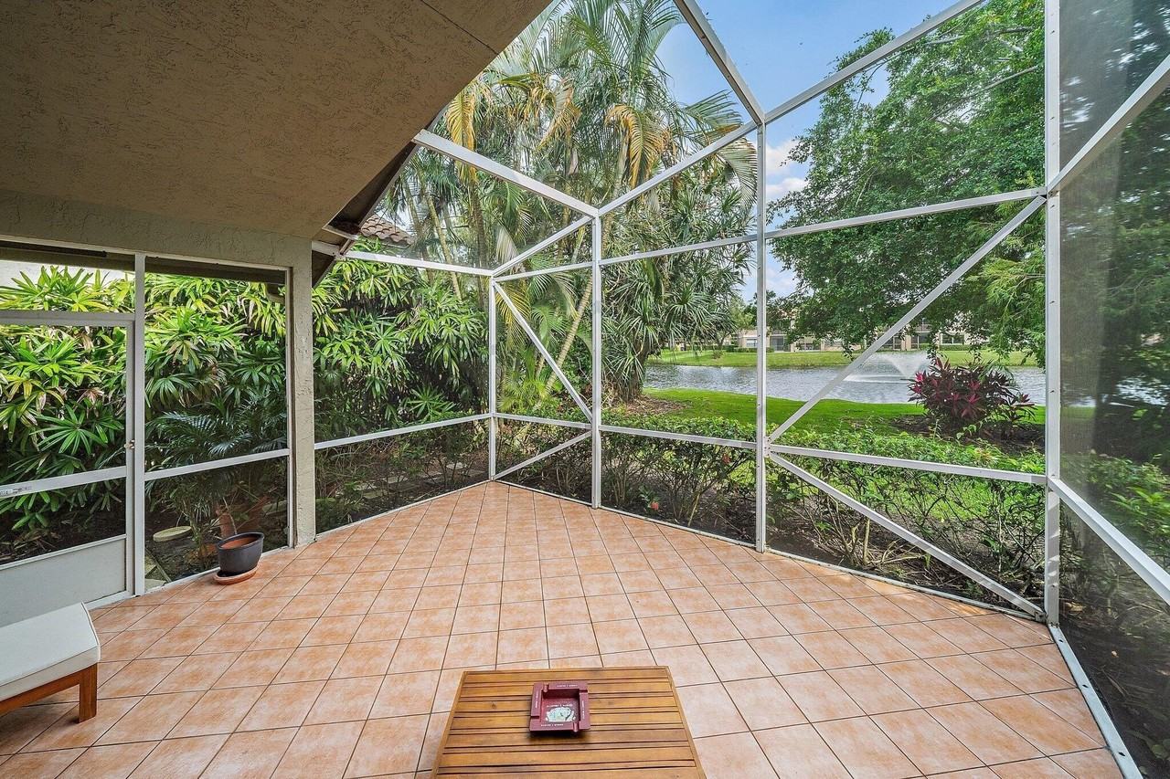 6866 Briarlake Cir - Photo 4 of 28