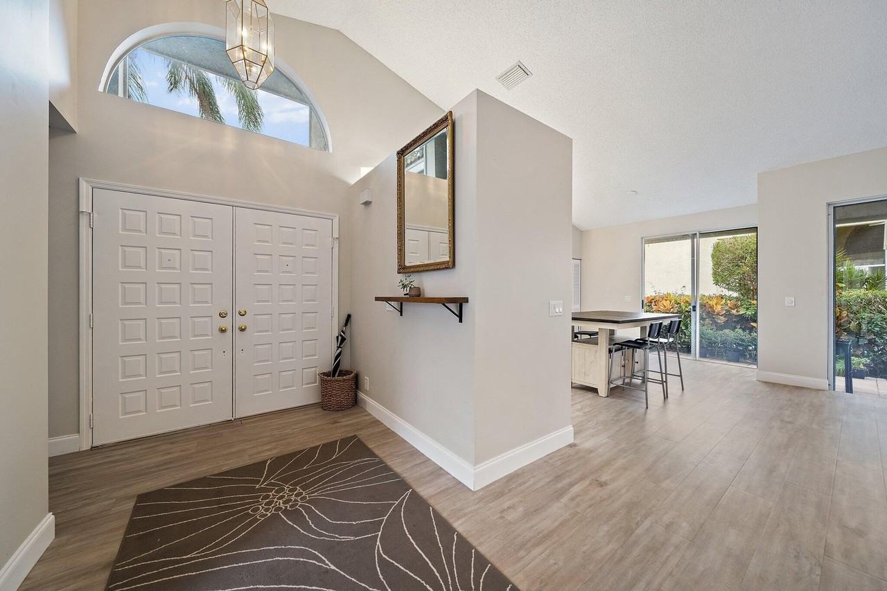 6866 Briarlake Cir - Photo 6 of 28