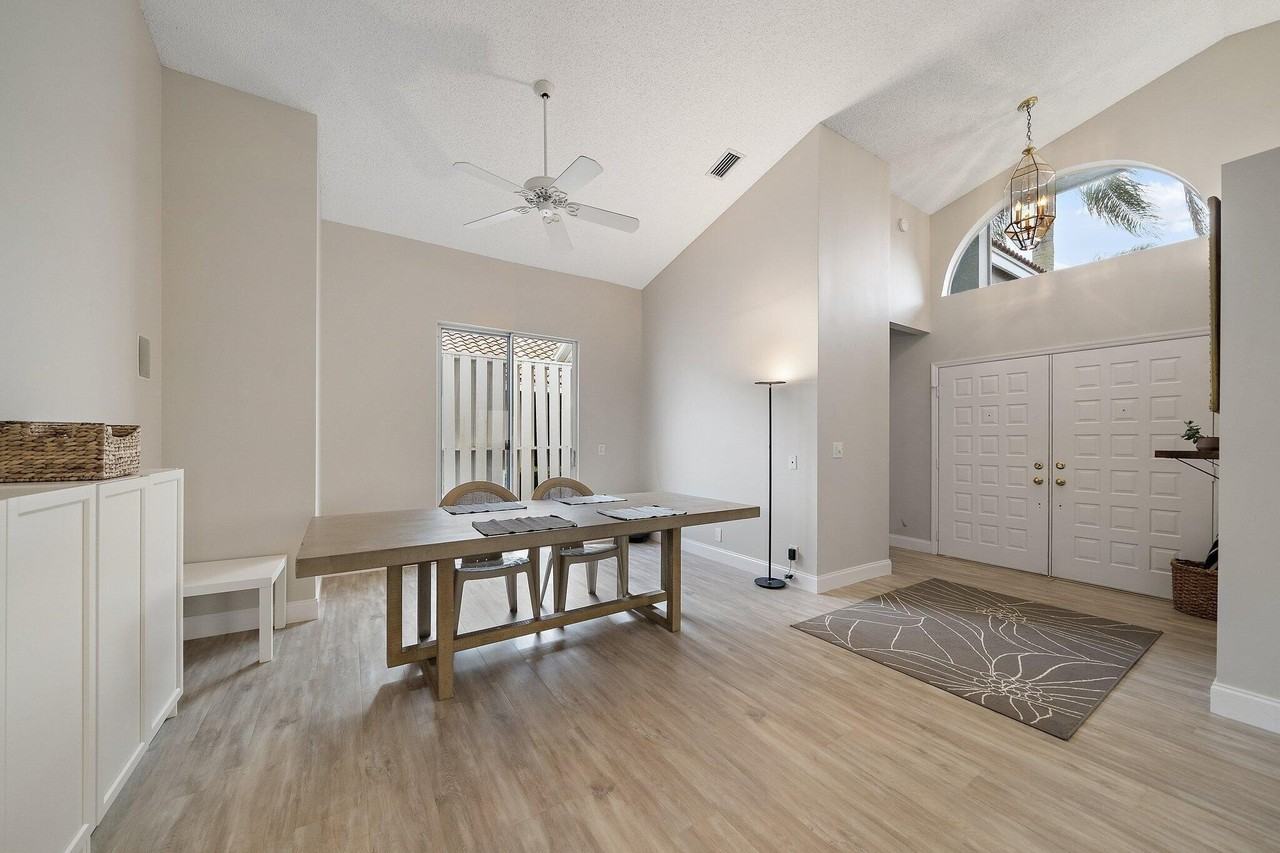 6866 Briarlake Cir - Photo 7 of 28