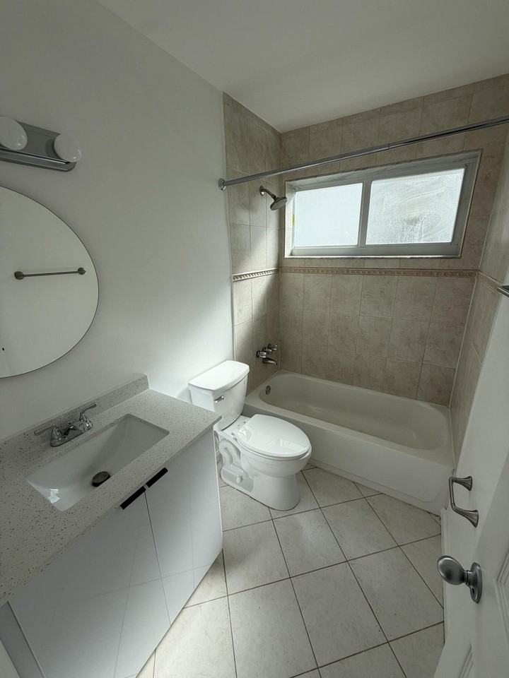 1707 Nw 46th St - Photo 6 of 14