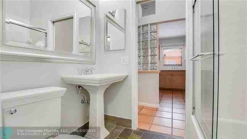 607 Sw 15th St - Photo 2 of 23