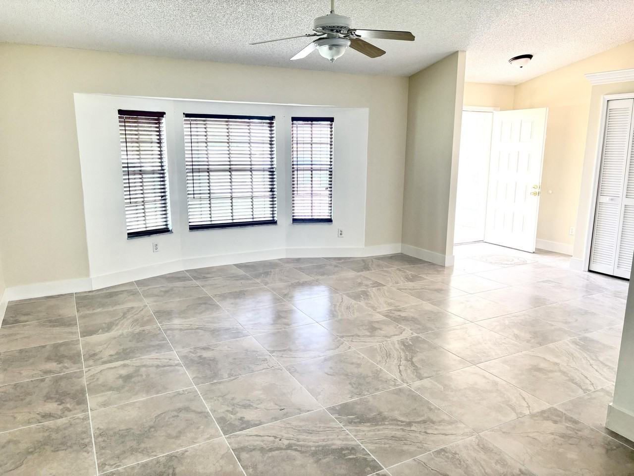 192 SW N Wakefield Circle - Photo 4 of 22