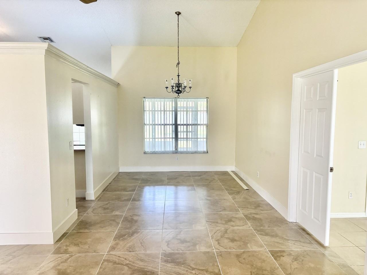 192 SW N Wakefield Circle - Photo 5 of 22