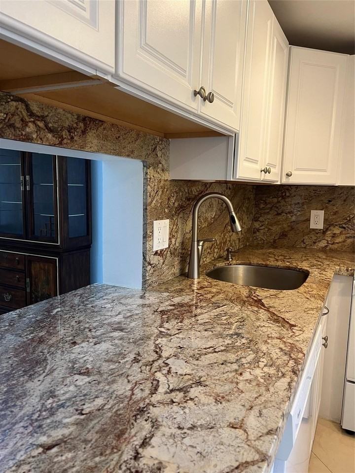 2615 Ne 3rd Ct #213 - Photo 5 of 36