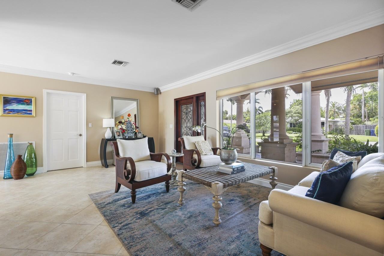 1925 Coral Gardens Dr - Photo 4 of 26