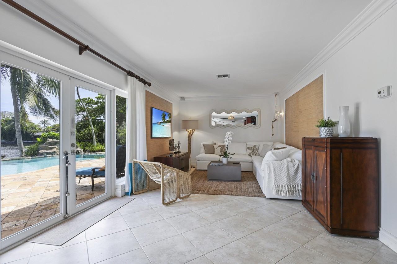 1925 Coral Gardens Dr - Photo 5 of 26