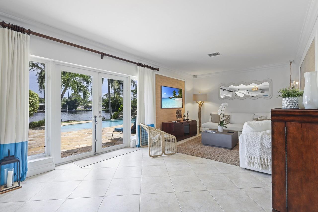 1925 Coral Gardens Dr - Photo 6 of 26