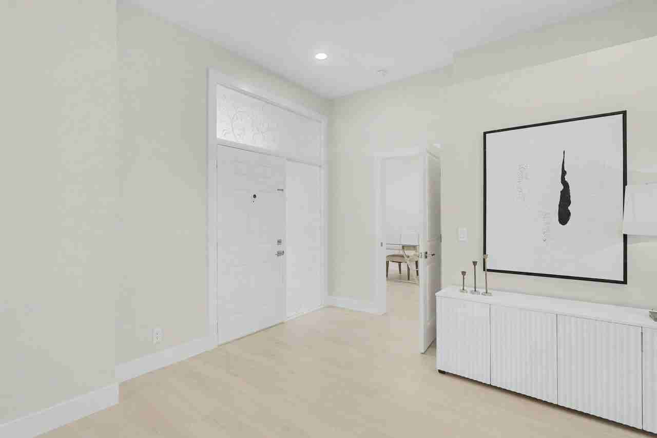 7832 Rockford Rd - Photo 4 of 40