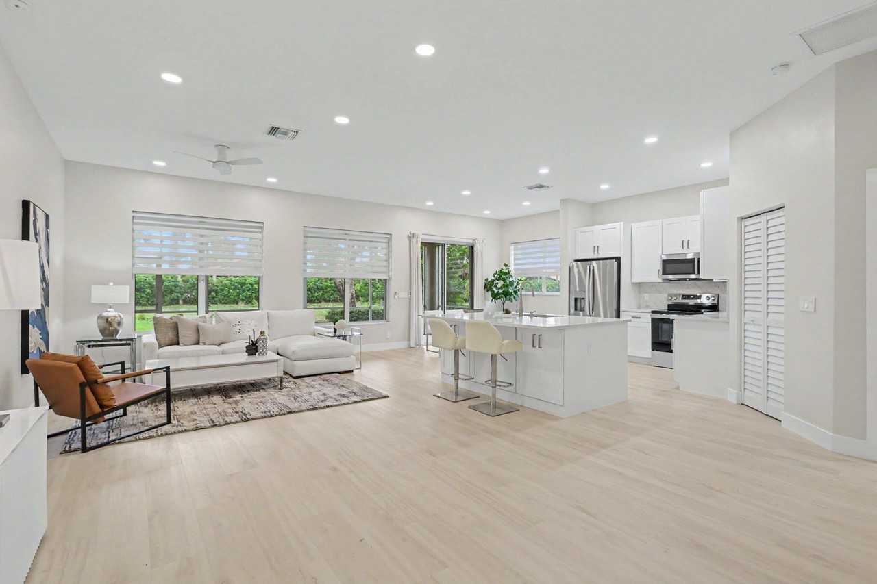 7832 Rockford Rd - Photo 5 of 40