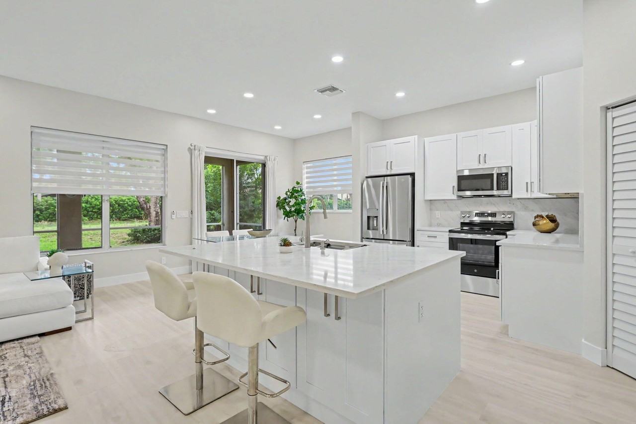 7832 Rockford Rd - Photo 6 of 40