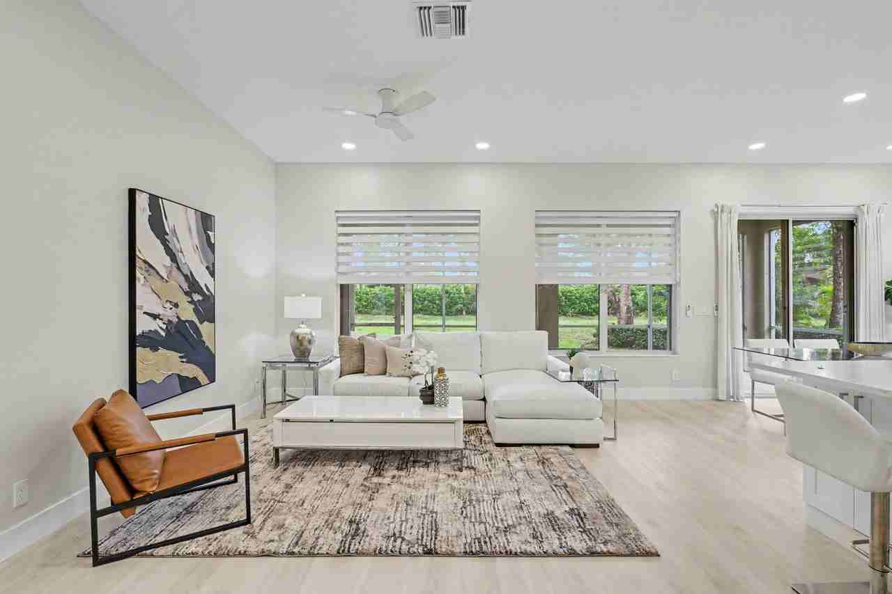 7832 Rockford Rd - Photo 7 of 40