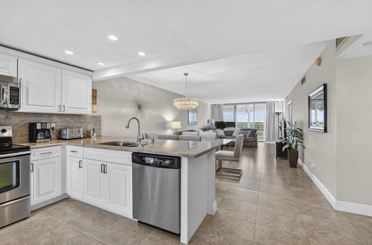 3499 Oaks Way #703