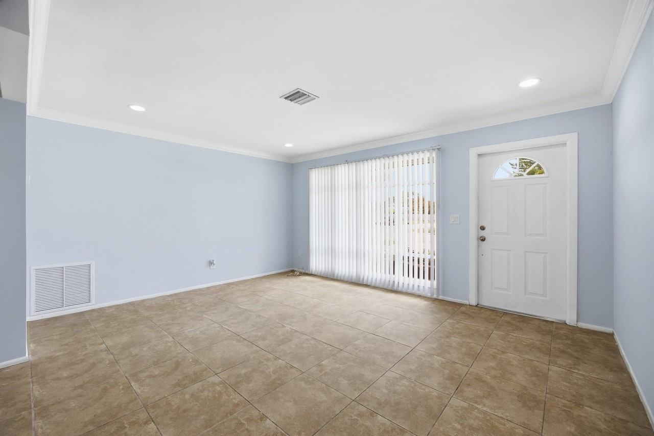 226 Sw Reynolds Ave - Photo 3 of 23