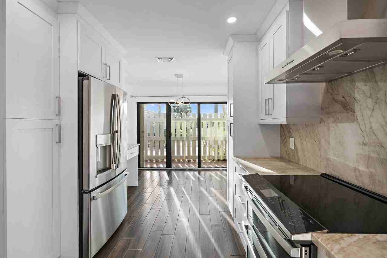 131 Palm Ave Apt 36 - Photo 2 of 26