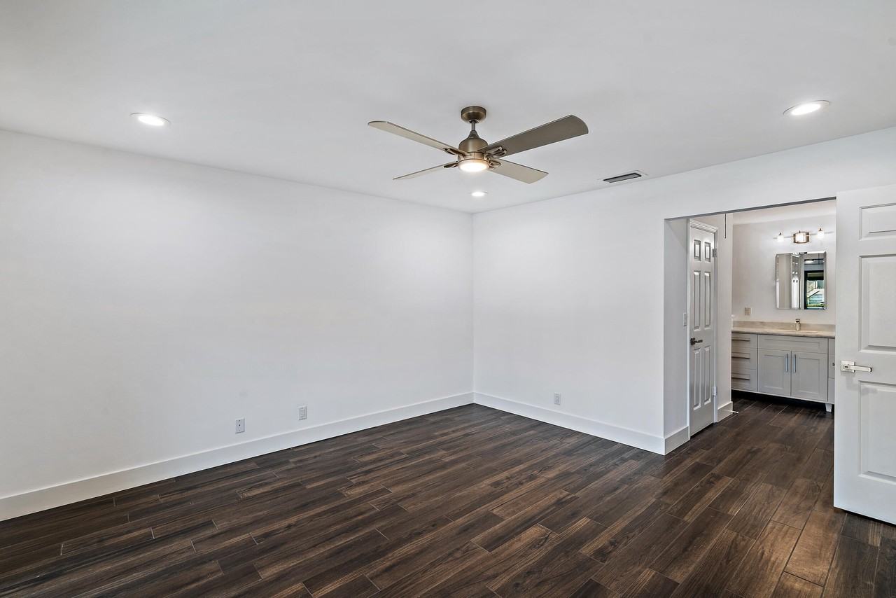 131 Palm Ave Apt 36 - Photo 5 of 26