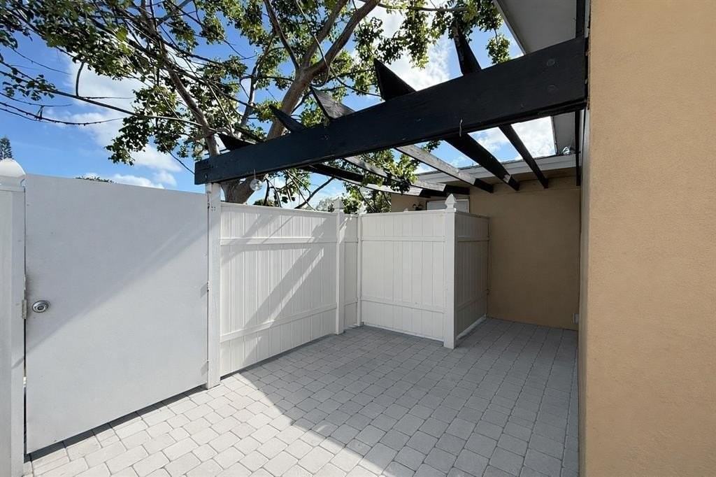 1441 Miami Rd Apt 1 - Photo 2 of 13