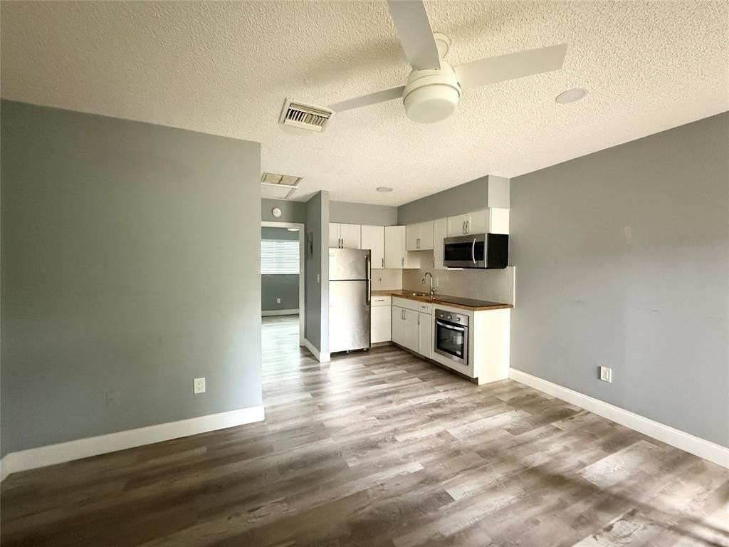 800 Se 18th St Apt 2 - Photo 3 of 5