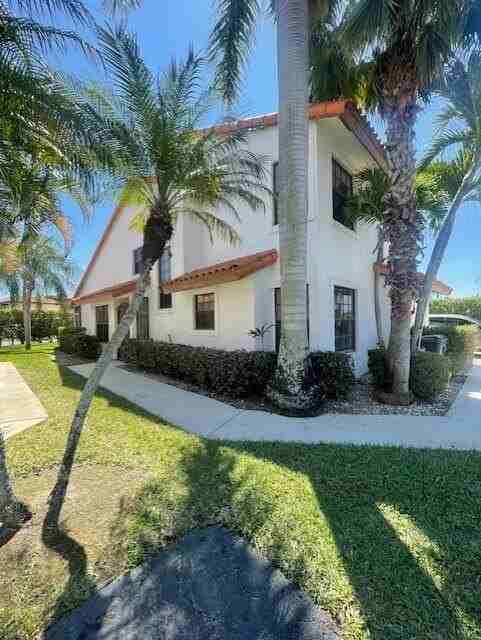 13501 Fountain View Blvd